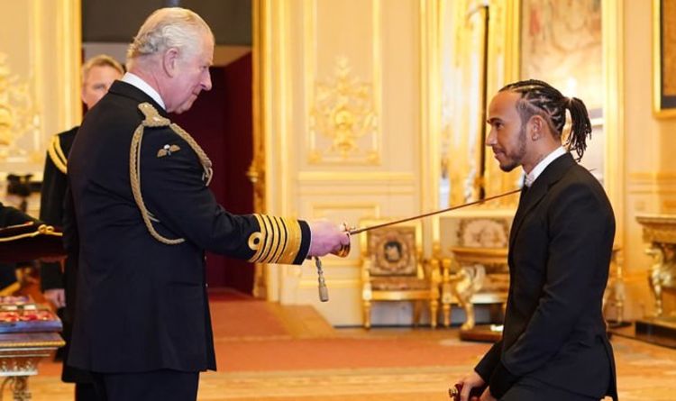 Lewis-Hamilton-Receives